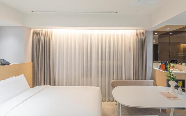 Asherah Villard Aqua Business Hotel