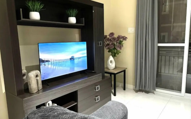 One Bedroom City Apartment with Pool