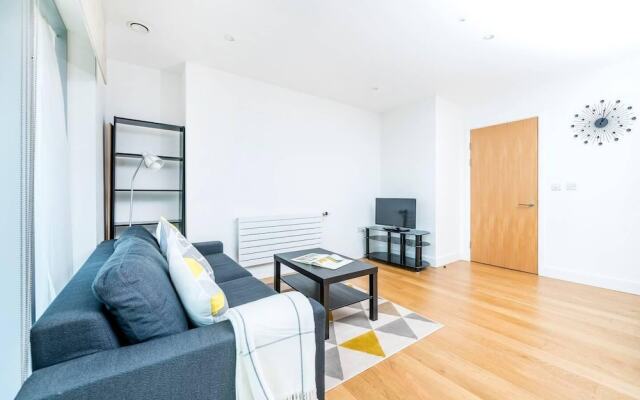 Modern 2Br Flat In East London