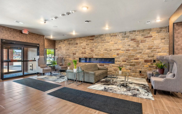 Cobblestone Hotel & Suites - De Pere/Green Bay