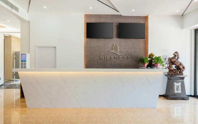 Hefei Les Theme Hotel