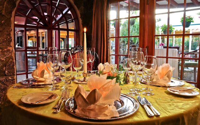 Fourways Inn