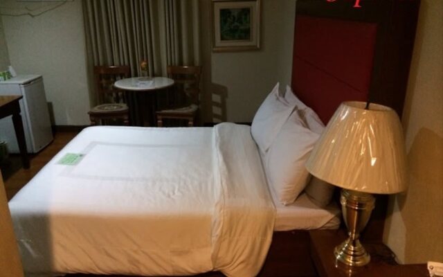Chocolate and Berries Hotel