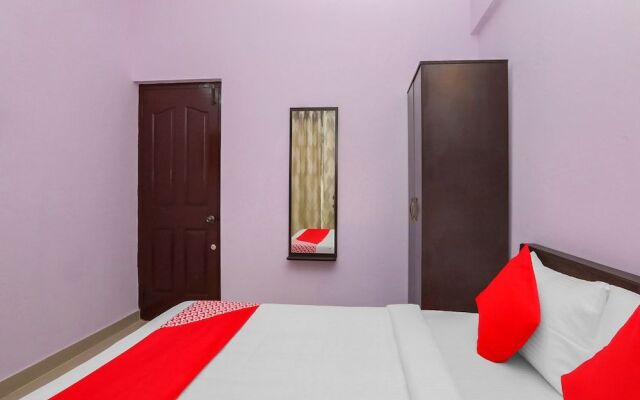 OYO 18600 Krish Lakeside Comforts