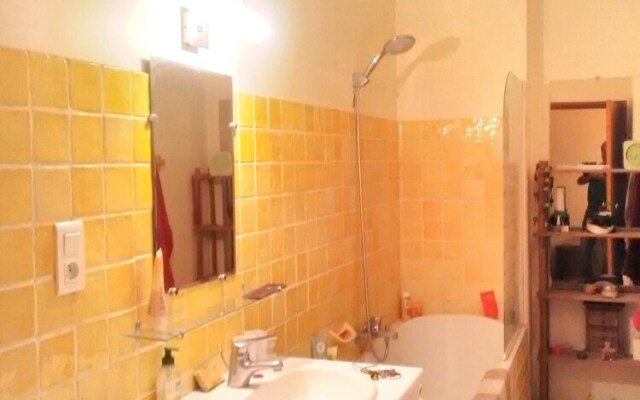 Apartment With 2 Bedrooms in Nages-et-solorgues, With Wifi