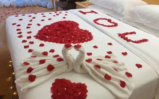 Vienna Hotel (Lingshan Liufengshan Pedestrian Street)