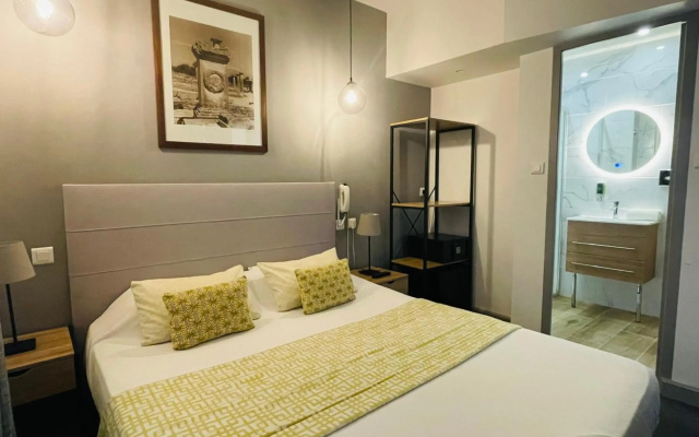 Brit Hotel Acacias
