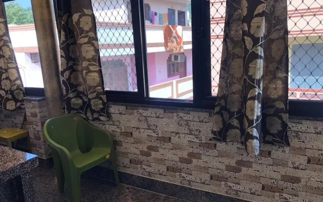 Hotel Famous