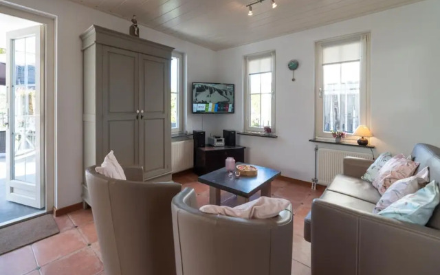 6-person House With a Beautiful Garden