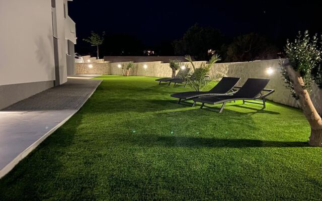 Pool Apartments & Rooms Mare