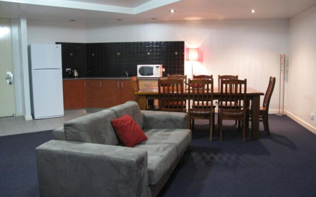 Country Roads Motor Inn