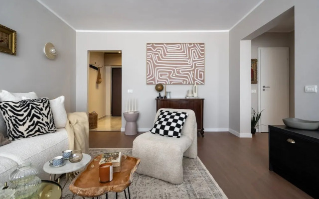 Views of all the Palaces 2BR Stunner