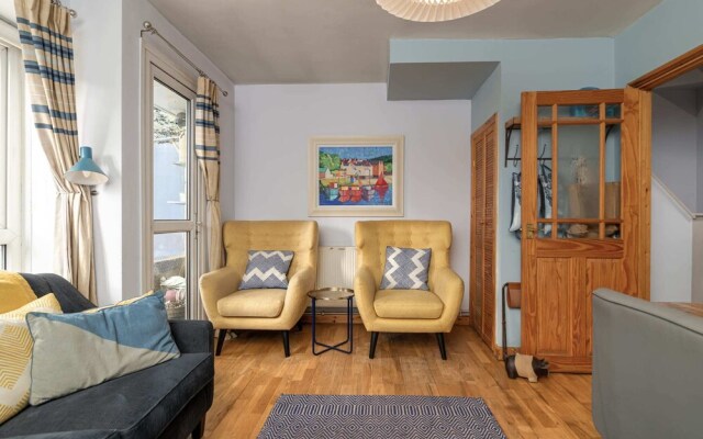 Charming 1BR Highbury Flat With Balcony