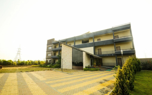 OYO 28365 Hotel The Cult