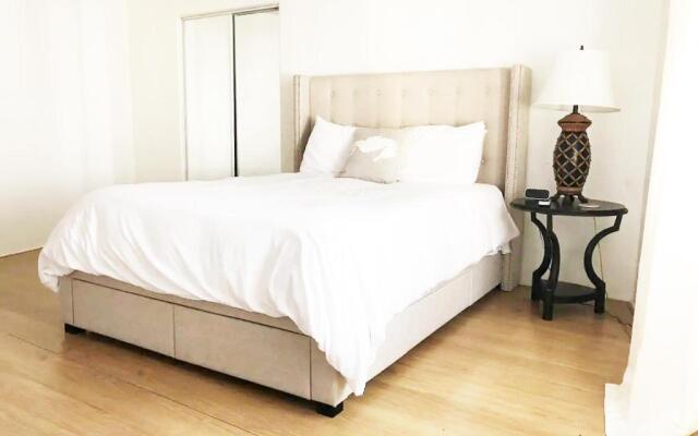 Burns Court Apartment