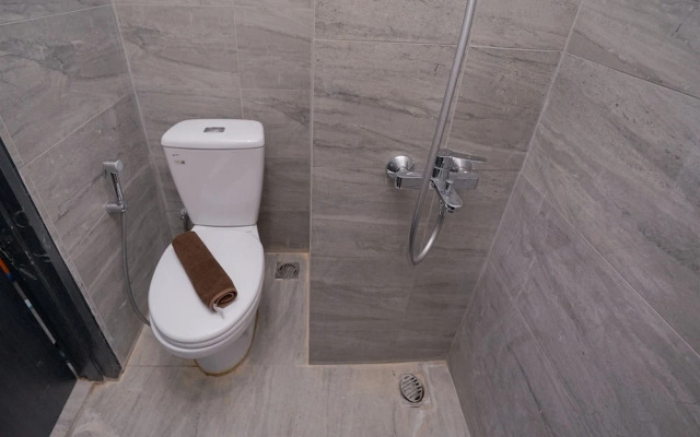 Fully Furnished and Homey Studio Collins Boulevard Apartment