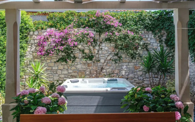 Villa Stone Pearl