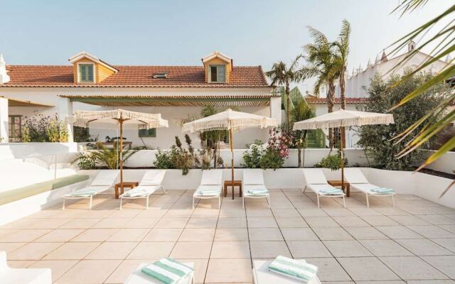 The Green House by Santiago de Alfama