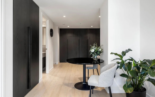 Luxuria Apartments - Collins House