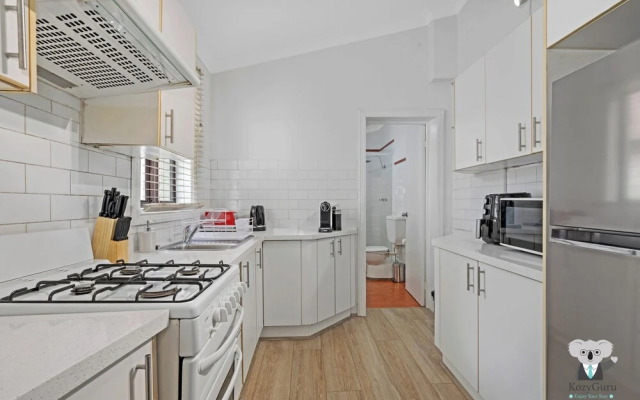 Kozyguru | Surry Hills | Classic Terraced House