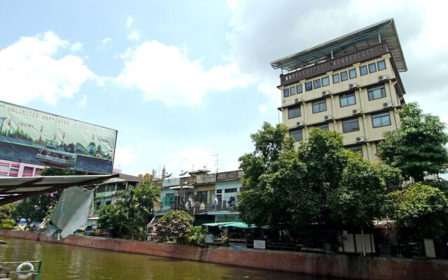 Mam's House Khaosan