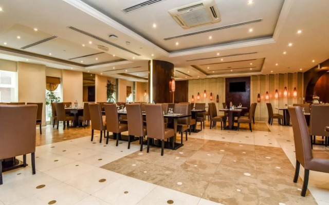 Landmark Summit Hotel