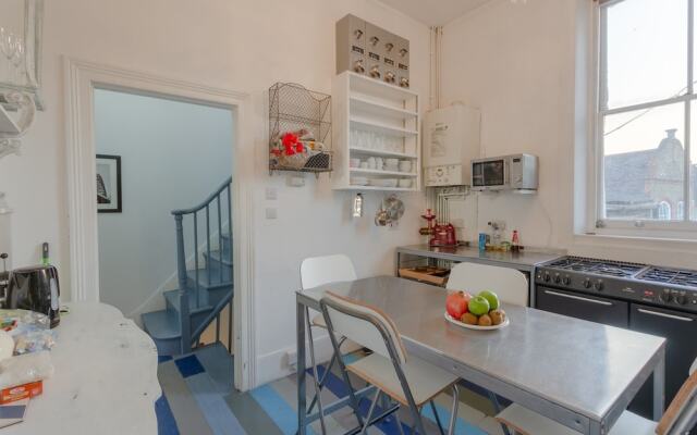 Stunning 3 Bedrooms Apartment on Portobello Road