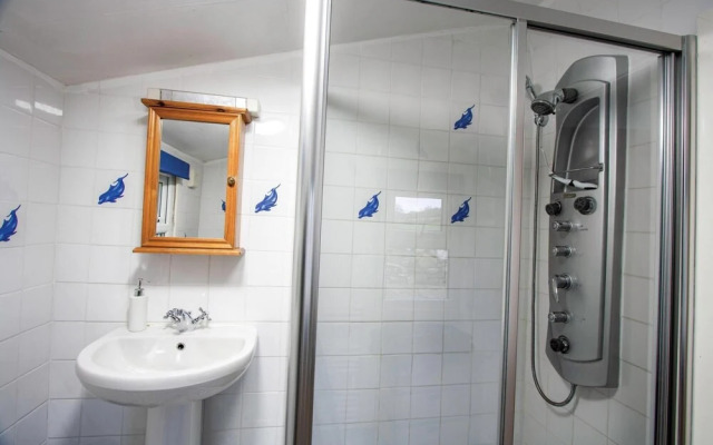 Merlins Cabin - 2 Bedroom Cabin - Blaen Cedi Farm - Penclawdd