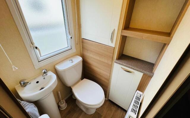 Luxury 2 Bedroom Caravan LG13, Shanklin, Isle of Wight