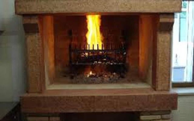 6guests-skiing-mountainviews-fireplace-freeparking