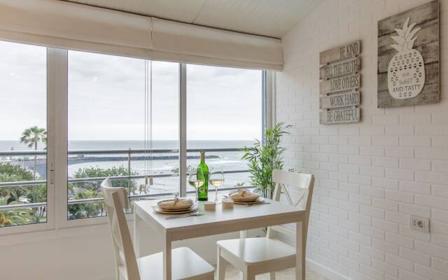 Panorama Studio, Ventana al Océano en Primera Línea