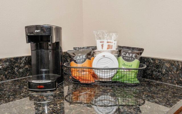 Red Roof Inn & Suites Calhoun