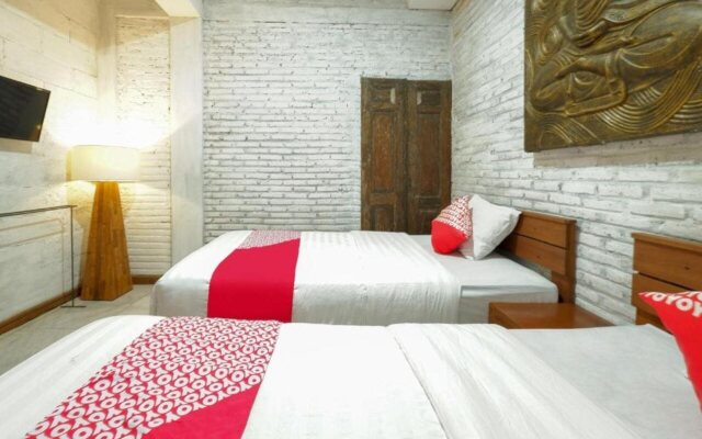 OYO 4016 Tan Jokteng Guest House