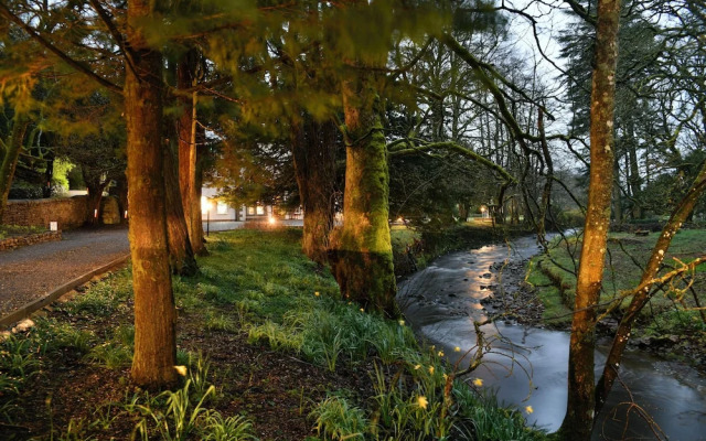 Lovelady Shield Hotel