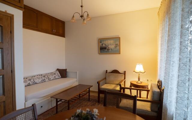 Paul's American Mansion- Volos suburb