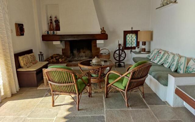 Lito's dream villa by the sea!