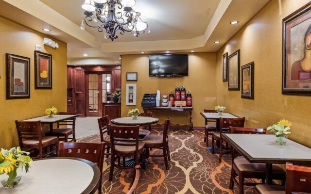 Best Western Plus Crown Colony Inn & Suites
