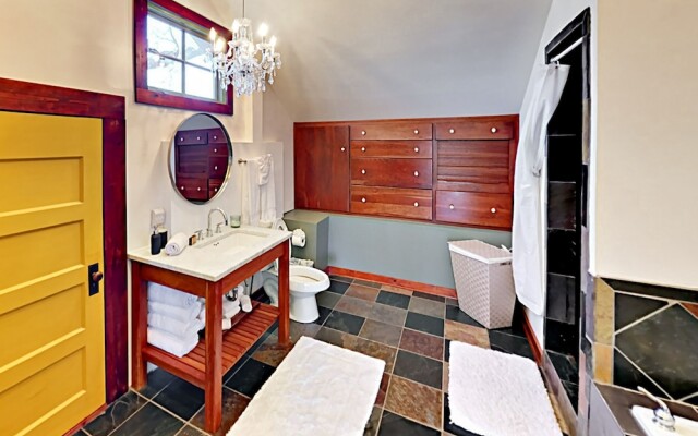 East Austin Bungalow - 3 Br Home