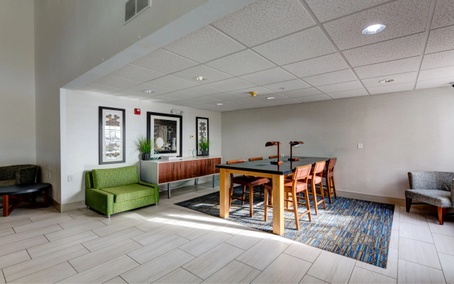 Holiday Inn Express Hotel & Suites Ashtabula