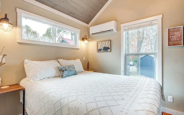 Tiny Home in Flat Rock: Easy Access to I-26!