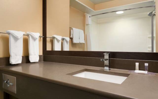 Days Inn & Suites by Wyndham Brandon