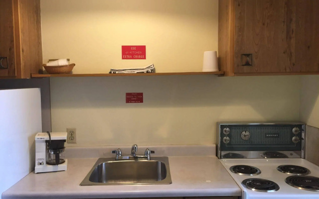 Tyee Village Motel