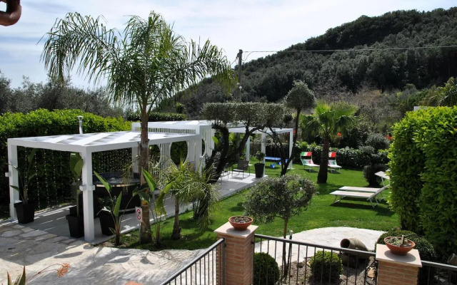 Villa Giselda With Private Pool and Outdoor Whirpool