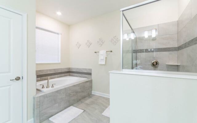 8946tw 8 Bedroom Villa by RedAwning