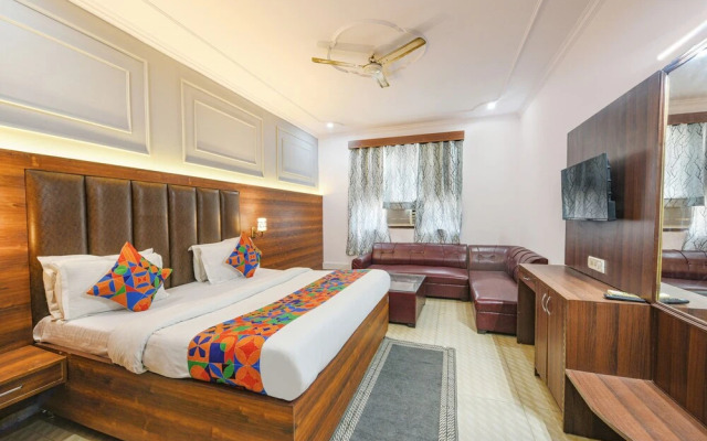 Roomshala 020 Hotel Black Stone