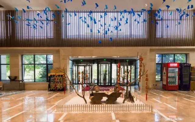 Fisher Island Holiday Hotel