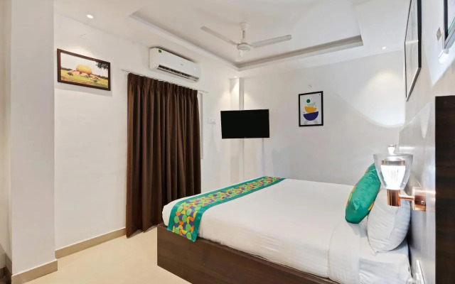 Treebo Aishwarya Grand - 4 km from Promenade Beach