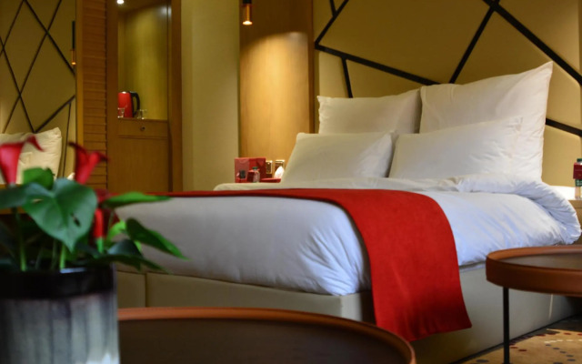 Redwaves Hotel