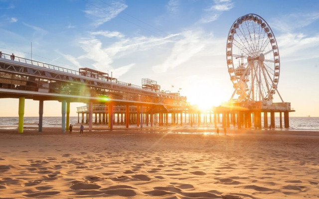 Moder Chalet With a Dishwasher, Behind the Dunes