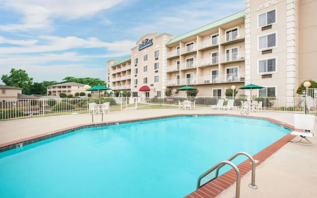 Baymont By Wyndham Hot Springs On The Lake